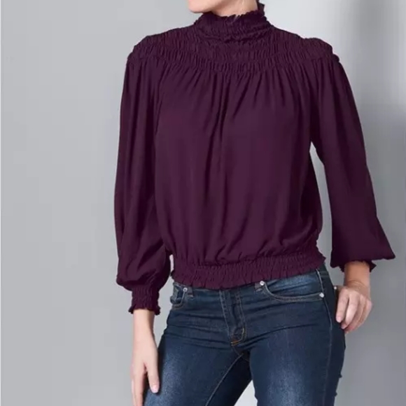 Nice Top - Picture 2 of 3